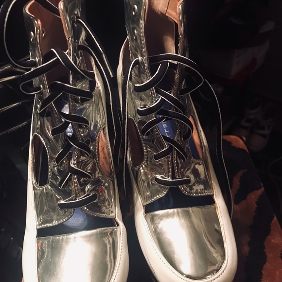 Jeffrey Campbell Silver and White platform size 10 - Picture 6 of 6